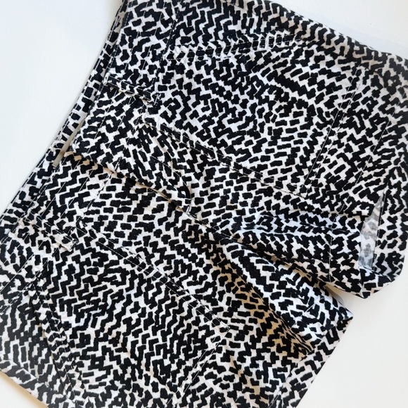 Banana republic black white printed shorts ❤️ - Picture 4 of 7